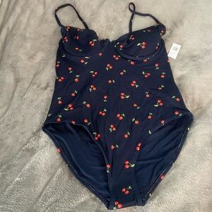 Old navy swim suit NWT